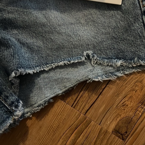 NWT Good American Jean Shorts! - Picture 8 of 10